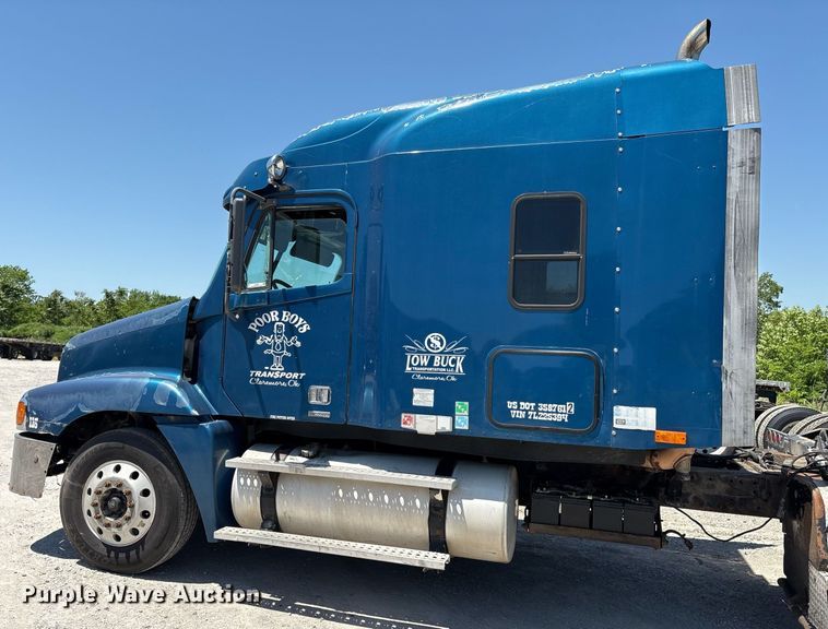 image for item EL2068 2007 Freightliner Century Class semi truck