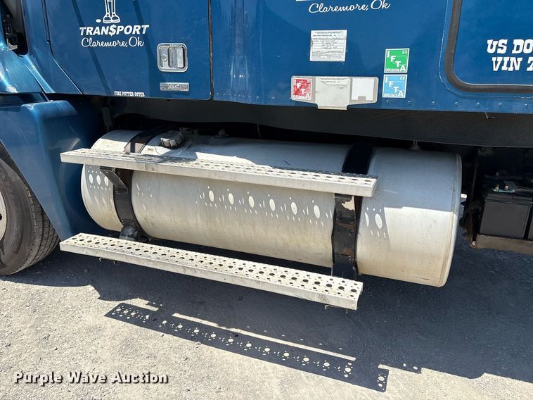 image for item EL2068 2007 Freightliner Century Class semi truck