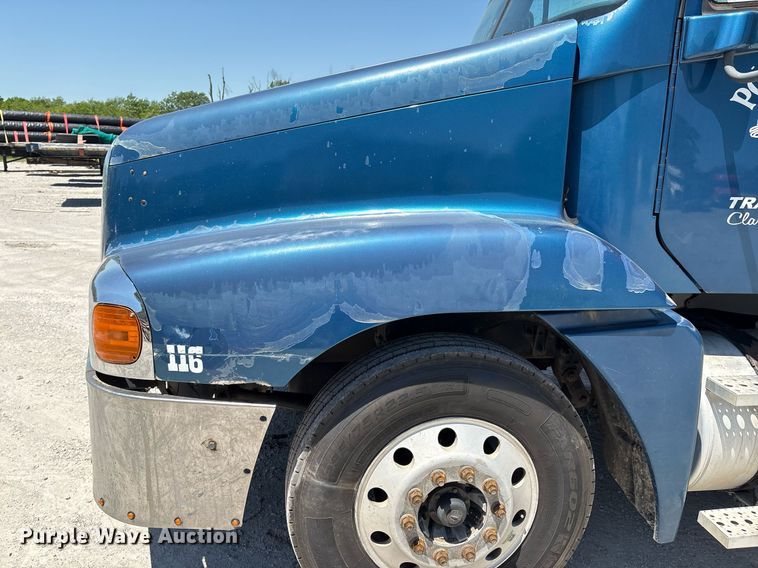 image for item EL2068 2007 Freightliner Century Class semi truck