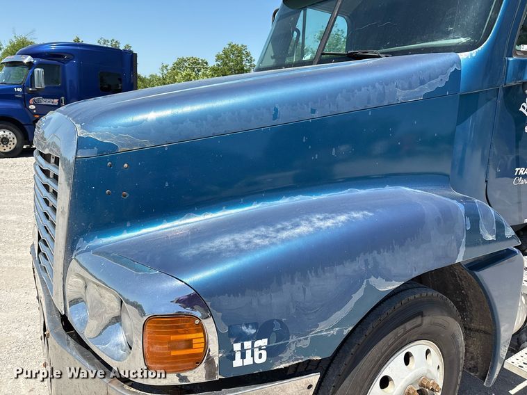 image for item EL2068 2007 Freightliner Century Class semi truck