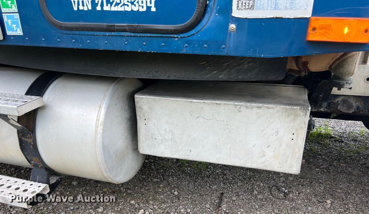 image for item EL2068 2007 Freightliner Century Class semi truck