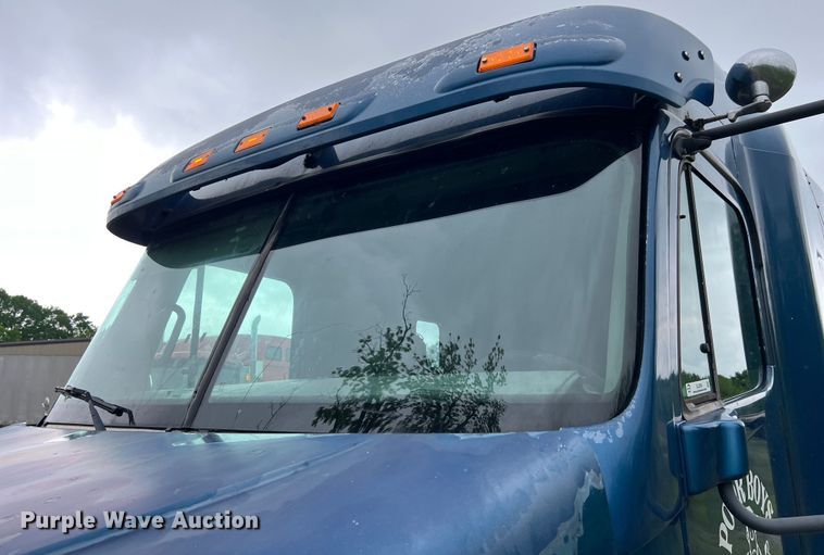 image for item EL2068 2007 Freightliner Century Class semi truck