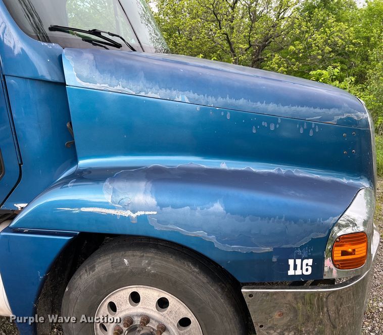 image for item EL2068 2007 Freightliner Century Class semi truck