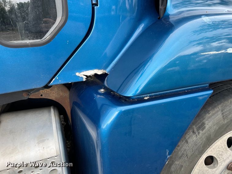 image for item EL2068 2007 Freightliner Century Class semi truck