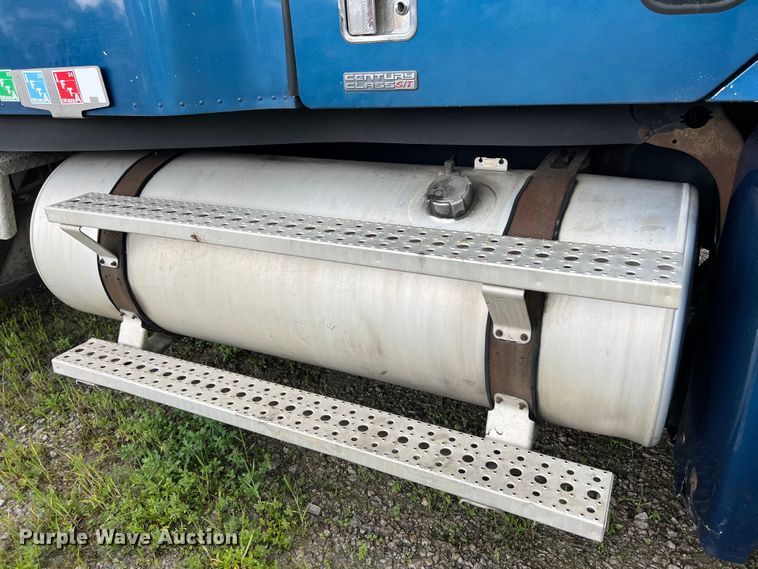 image for item EL2068 2007 Freightliner Century Class semi truck