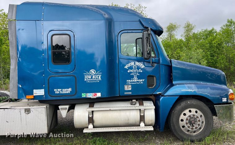 image for item EL2068 2007 Freightliner Century Class semi truck