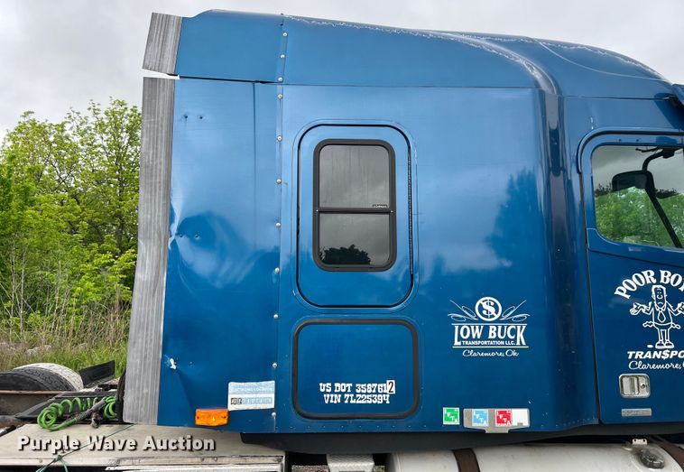 image for item EL2068 2007 Freightliner Century Class semi truck