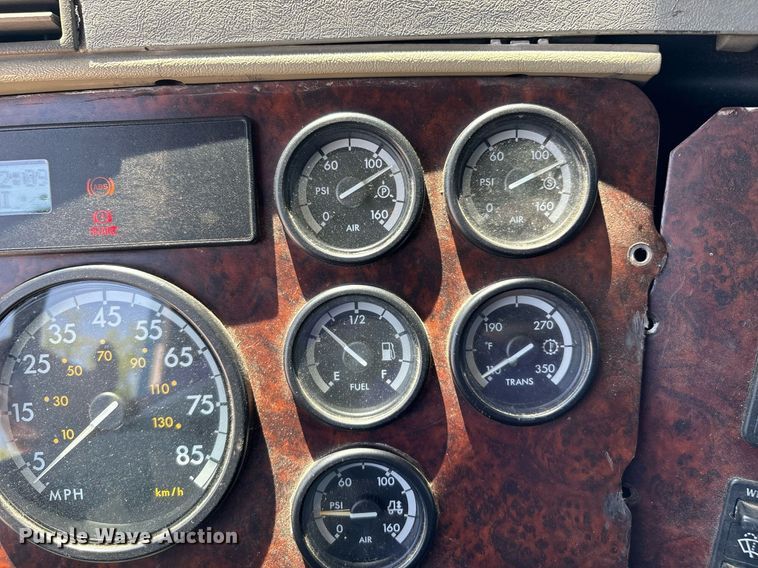 image for item EL2068 2007 Freightliner Century Class semi truck