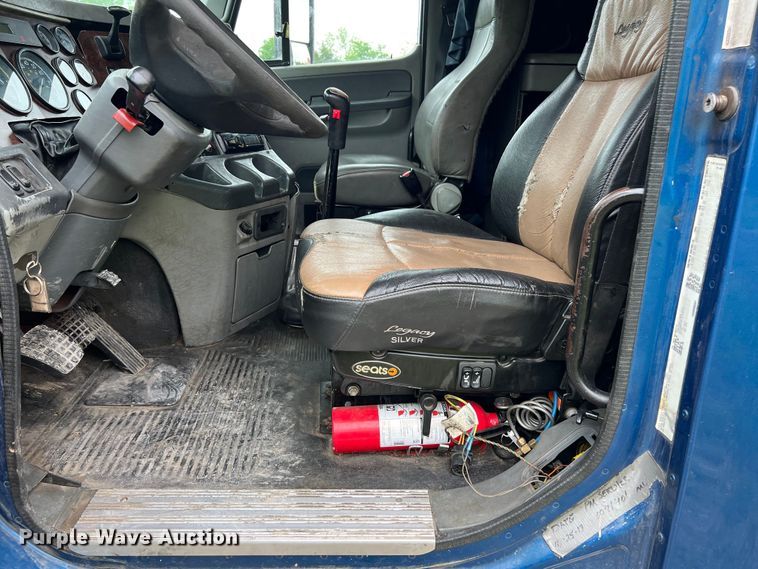 image for item EL2068 2007 Freightliner Century Class semi truck