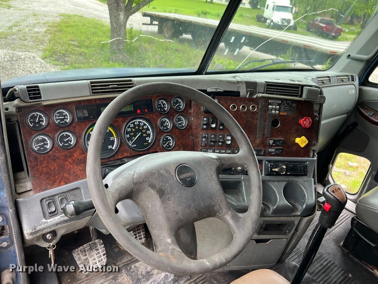 image for item EL2068 2007 Freightliner Century Class semi truck