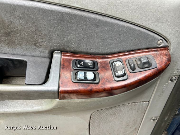 image for item EL2068 2007 Freightliner Century Class semi truck