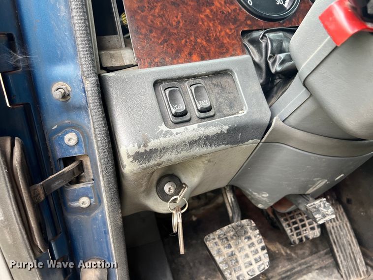 image for item EL2068 2007 Freightliner Century Class semi truck