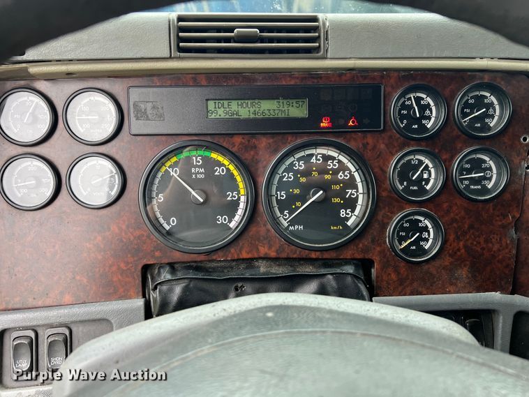 image for item EL2068 2007 Freightliner Century Class semi truck