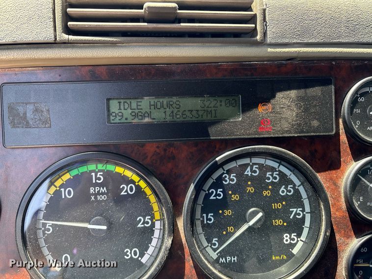 image for item EL2068 2007 Freightliner Century Class semi truck