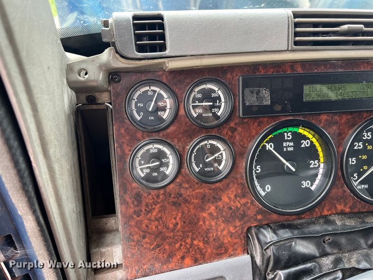 image for item EL2068 2007 Freightliner Century Class semi truck