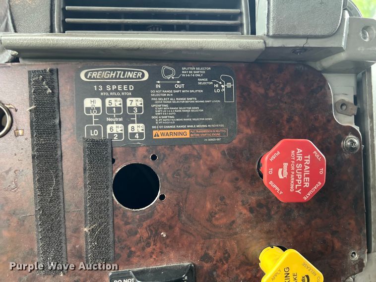 image for item EL2068 2007 Freightliner Century Class semi truck