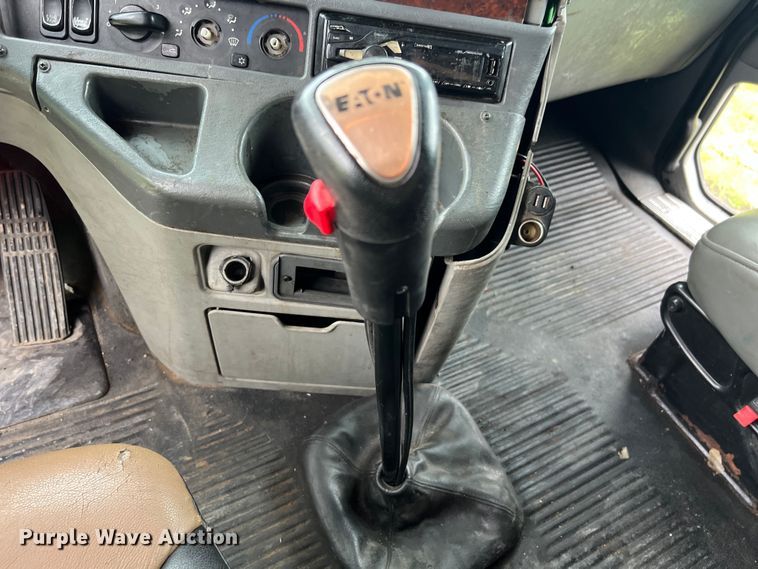 image for item EL2068 2007 Freightliner Century Class semi truck