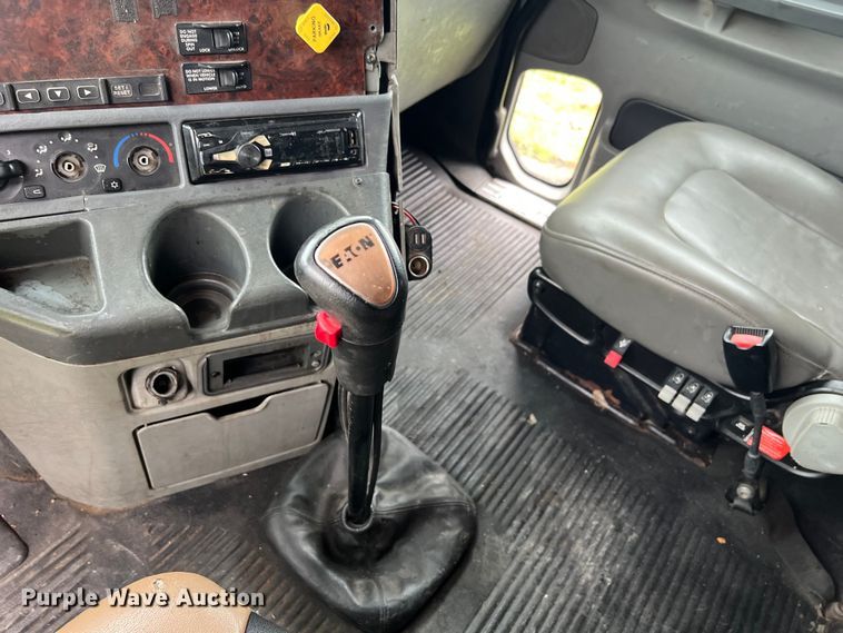 image for item EL2068 2007 Freightliner Century Class semi truck