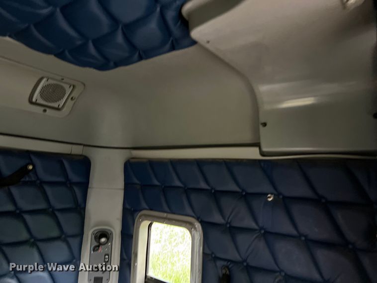 image for item EL2068 2007 Freightliner Century Class semi truck