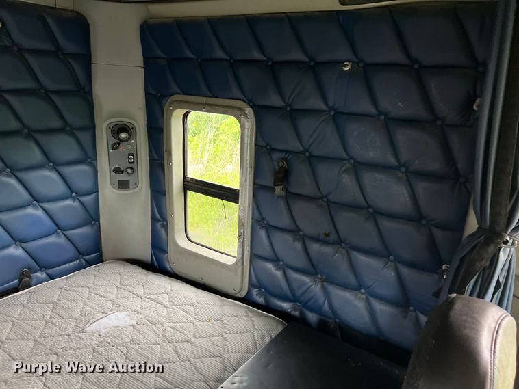 image for item EL2068 2007 Freightliner Century Class semi truck