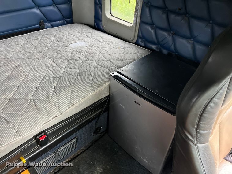 image for item EL2068 2007 Freightliner Century Class semi truck