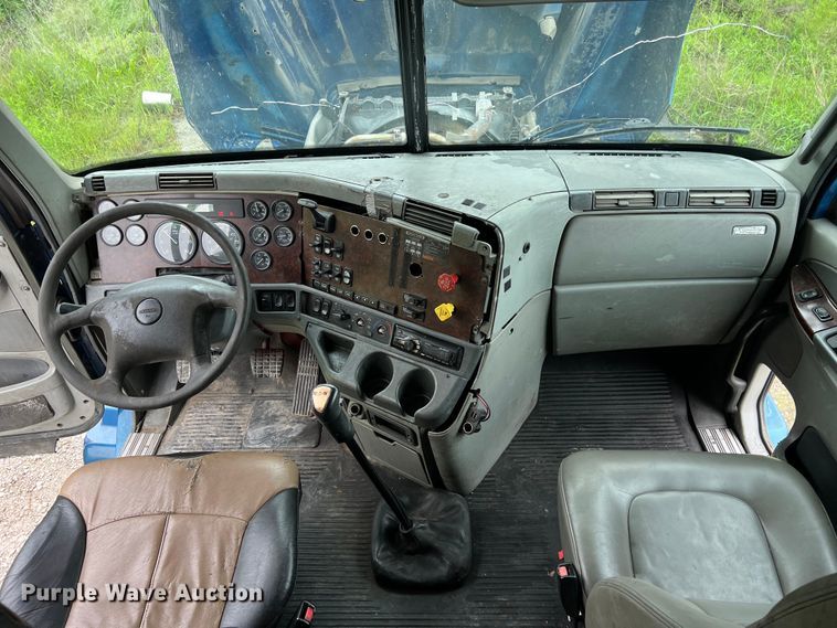 image for item EL2068 2007 Freightliner Century Class semi truck