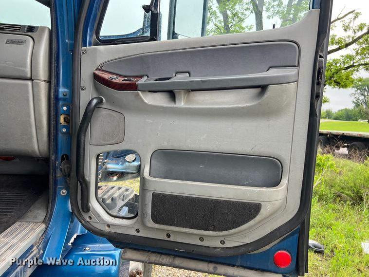 image for item EL2068 2007 Freightliner Century Class semi truck