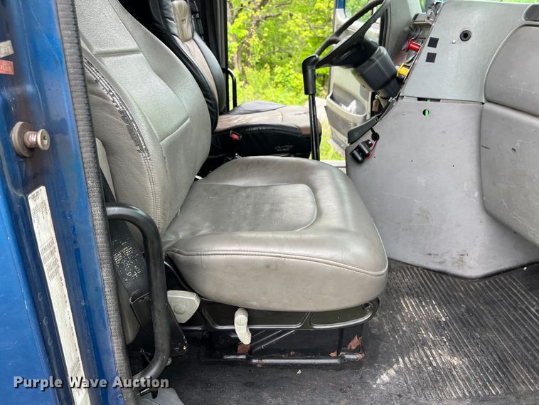 image for item EL2068 2007 Freightliner Century Class semi truck