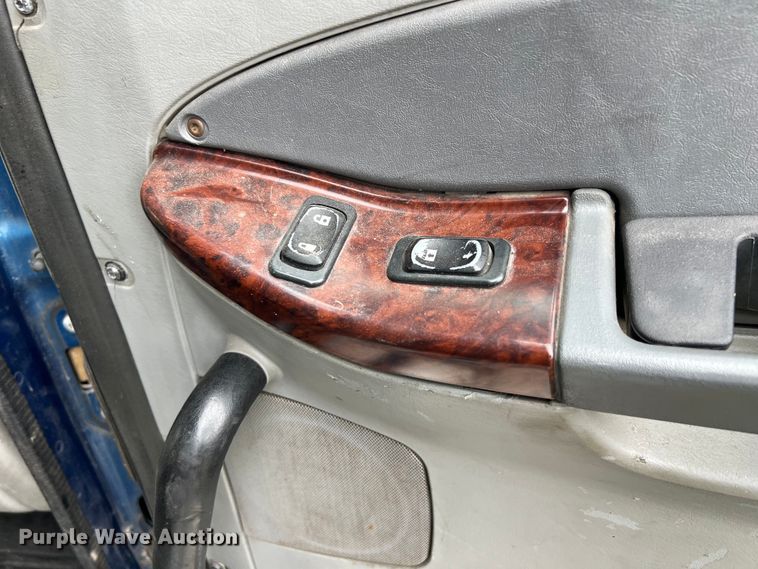 image for item EL2068 2007 Freightliner Century Class semi truck