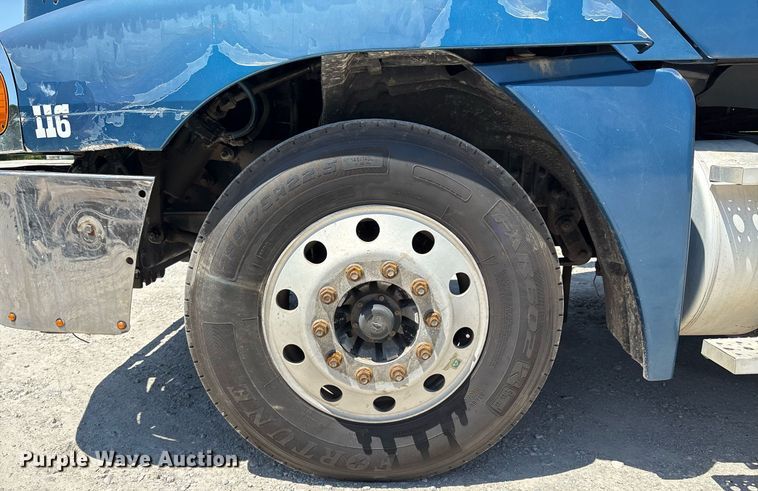 image for item EL2068 2007 Freightliner Century Class semi truck