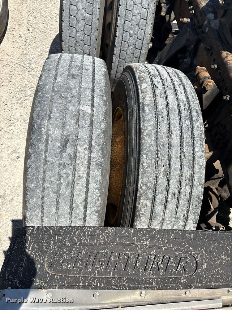 image for item EL2068 2007 Freightliner Century Class semi truck