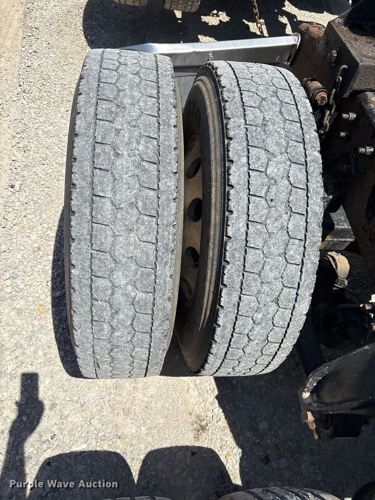 image for item EL2068 2007 Freightliner Century Class semi truck