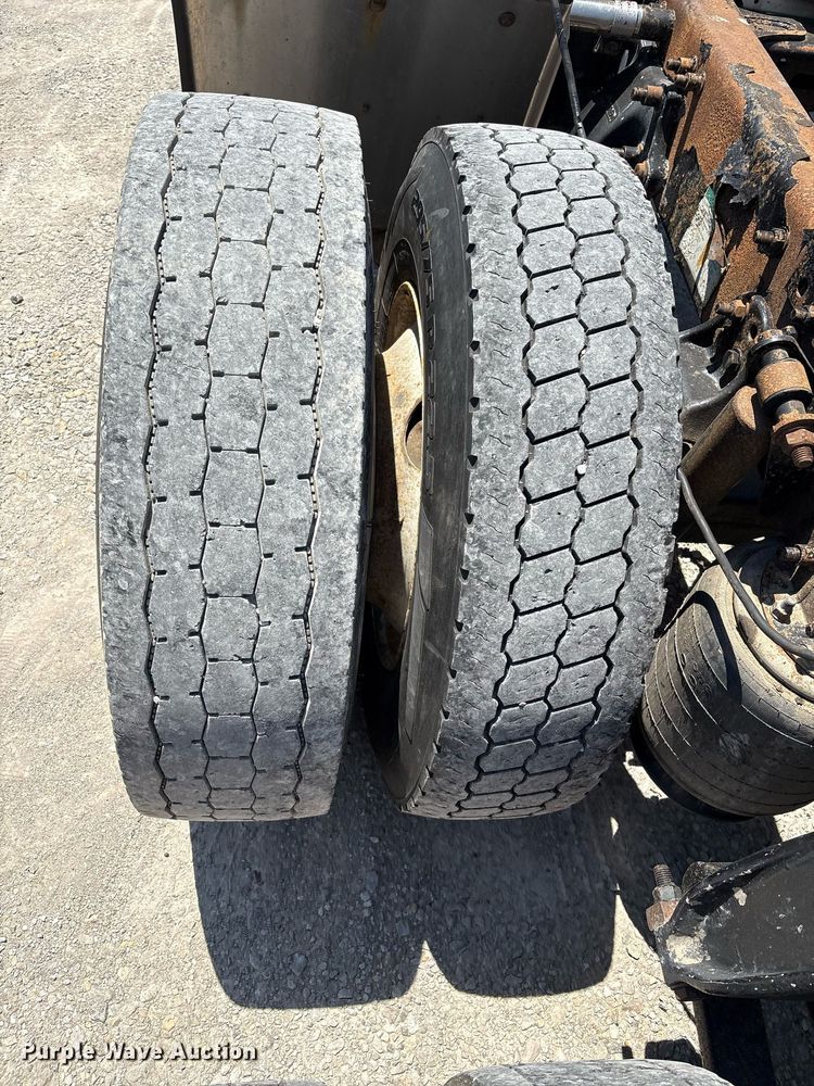 image for item EL2068 2007 Freightliner Century Class semi truck