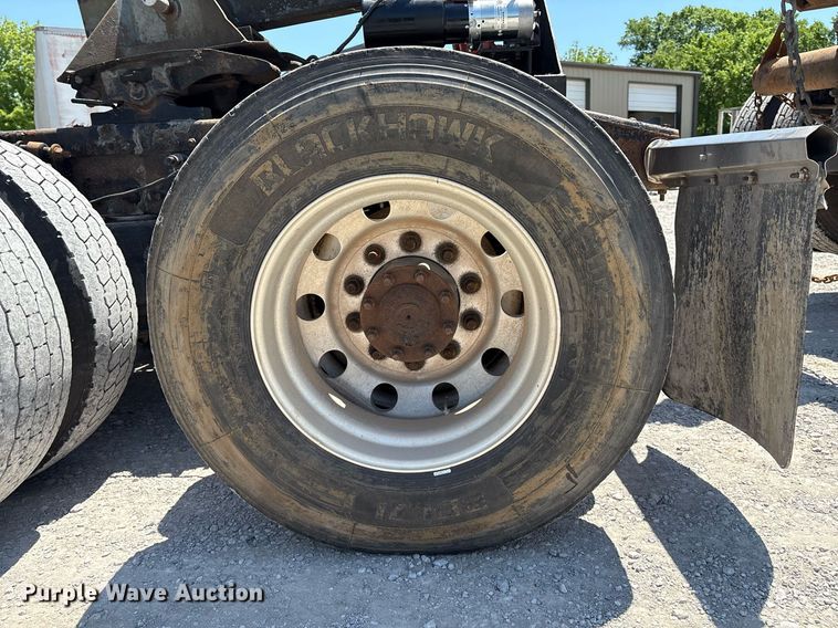 image for item EL2068 2007 Freightliner Century Class semi truck