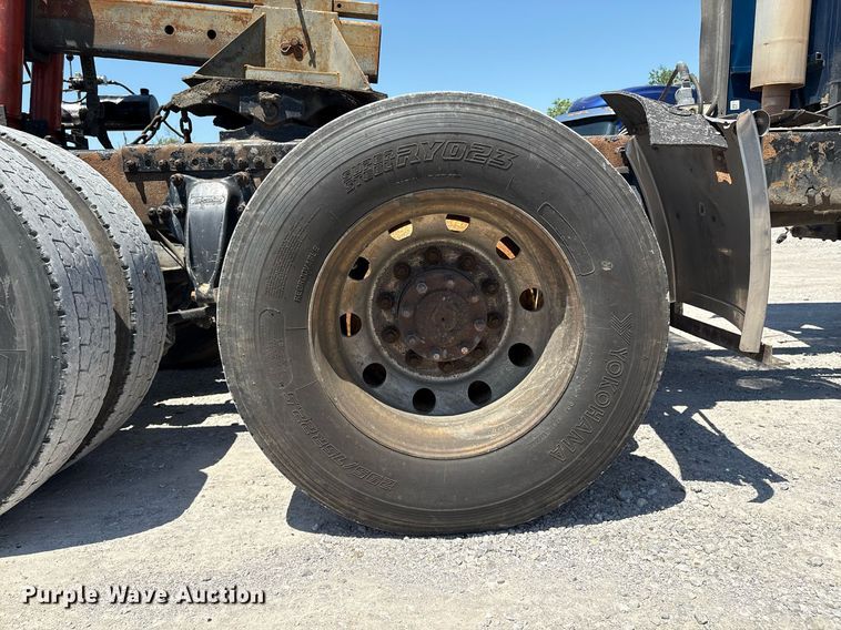 image for item EL2068 2007 Freightliner Century Class semi truck