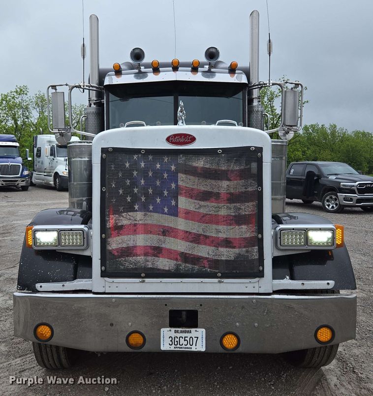 image for item EL2069 2006 Peterbilt 379 semi truck