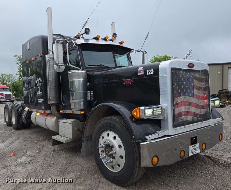 image for item EL2069 2006 Peterbilt 379 semi truck