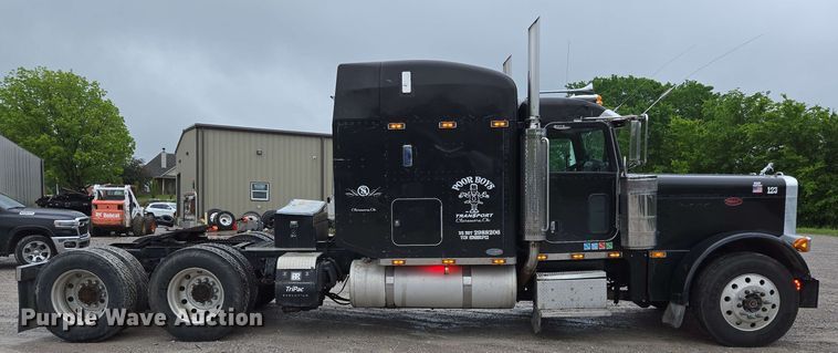 image for item EL2069 2006 Peterbilt 379 semi truck