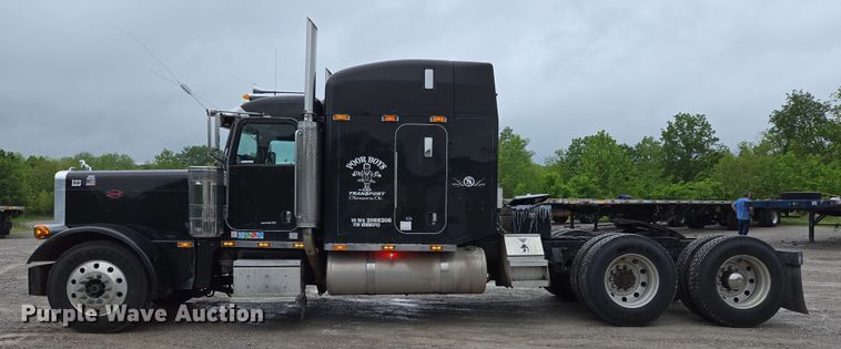 image for item EL2069 2006 Peterbilt 379 semi truck