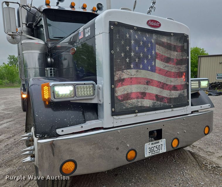 image for item EL2069 2006 Peterbilt 379 semi truck
