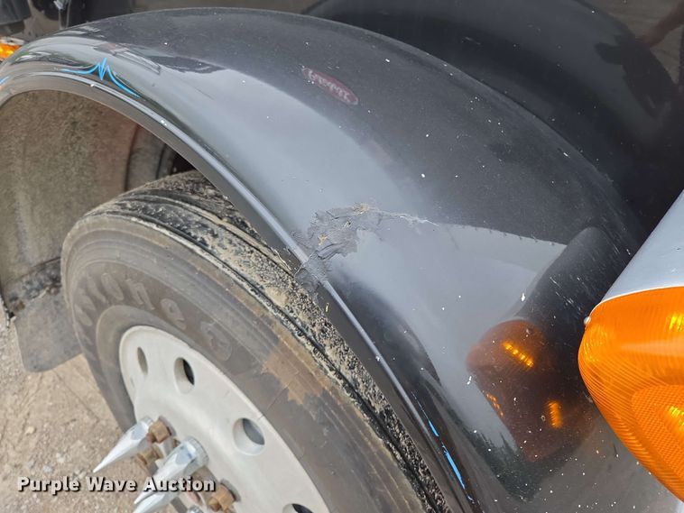 image for item EL2069 2006 Peterbilt 379 semi truck