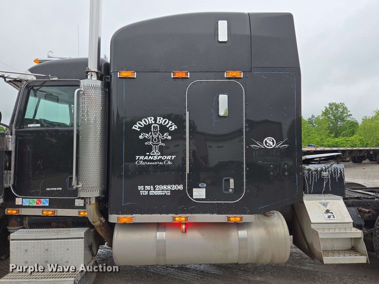 image for item EL2069 2006 Peterbilt 379 semi truck