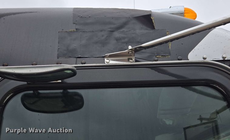 image for item EL2069 2006 Peterbilt 379 semi truck