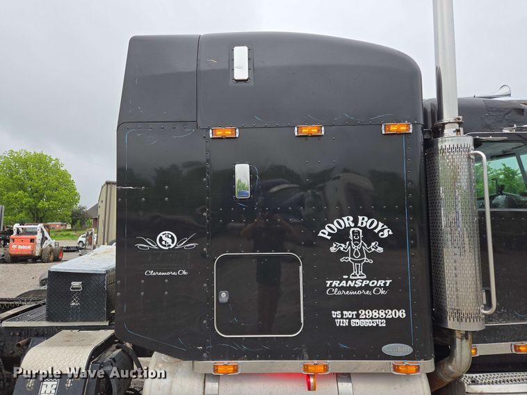 image for item EL2069 2006 Peterbilt 379 semi truck