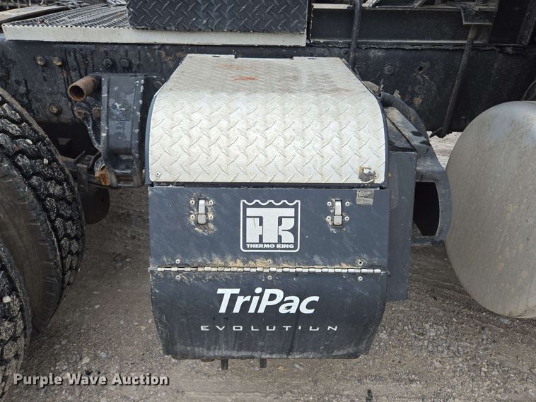 image for item EL2069 2006 Peterbilt 379 semi truck