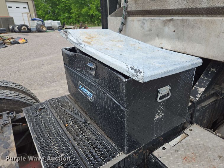 image for item EL2069 2006 Peterbilt 379 semi truck