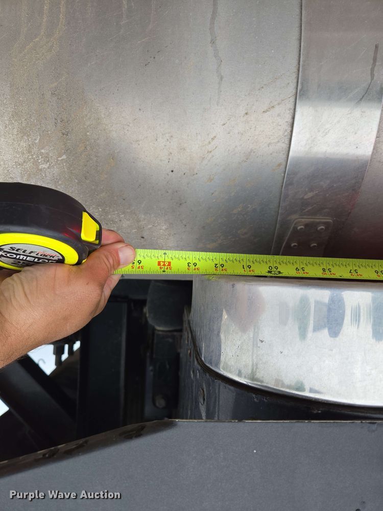 image for item EL2069 2006 Peterbilt 379 semi truck