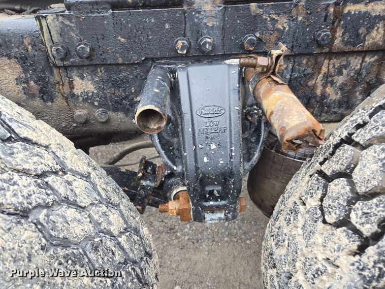 image for item EL2069 2006 Peterbilt 379 semi truck