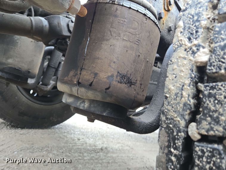 image for item EL2069 2006 Peterbilt 379 semi truck