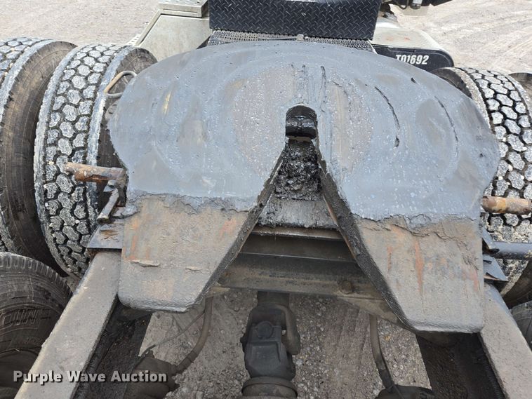 image for item EL2069 2006 Peterbilt 379 semi truck